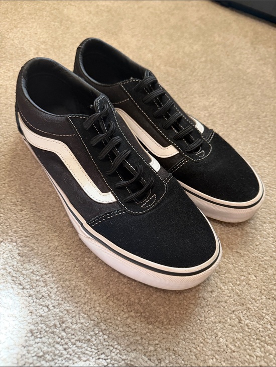 Vans Shoes - ✨Super Clean✨Vans Old Skool Black with White Side Stripe Sneakers